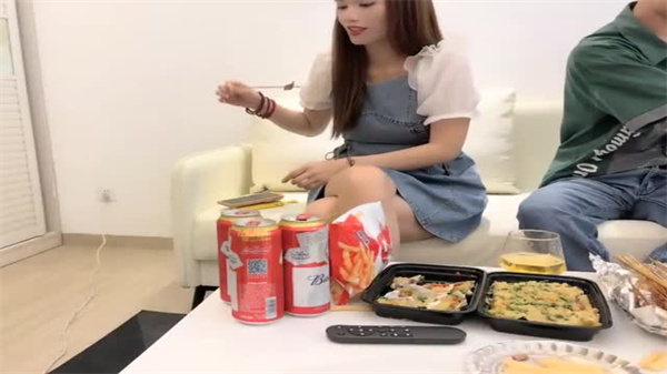 网恋熟女骚货肉体沦陷，奔现酒店被巨炮狂操到淫叫4